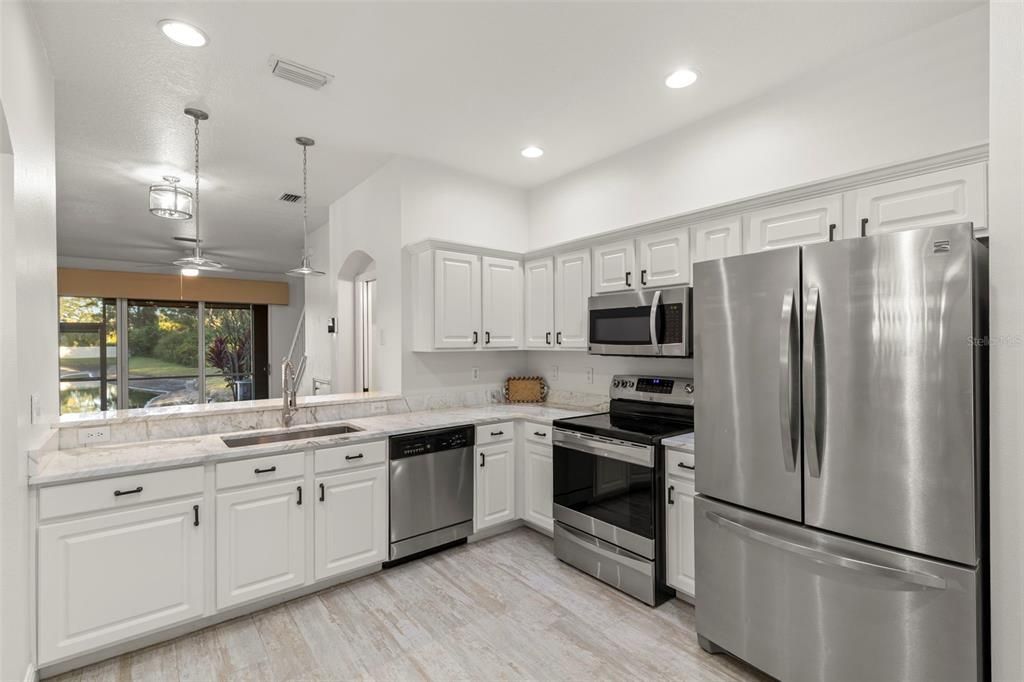 Active With Contract: $2,000 (2 beds, 2 baths, 1240 Square Feet)