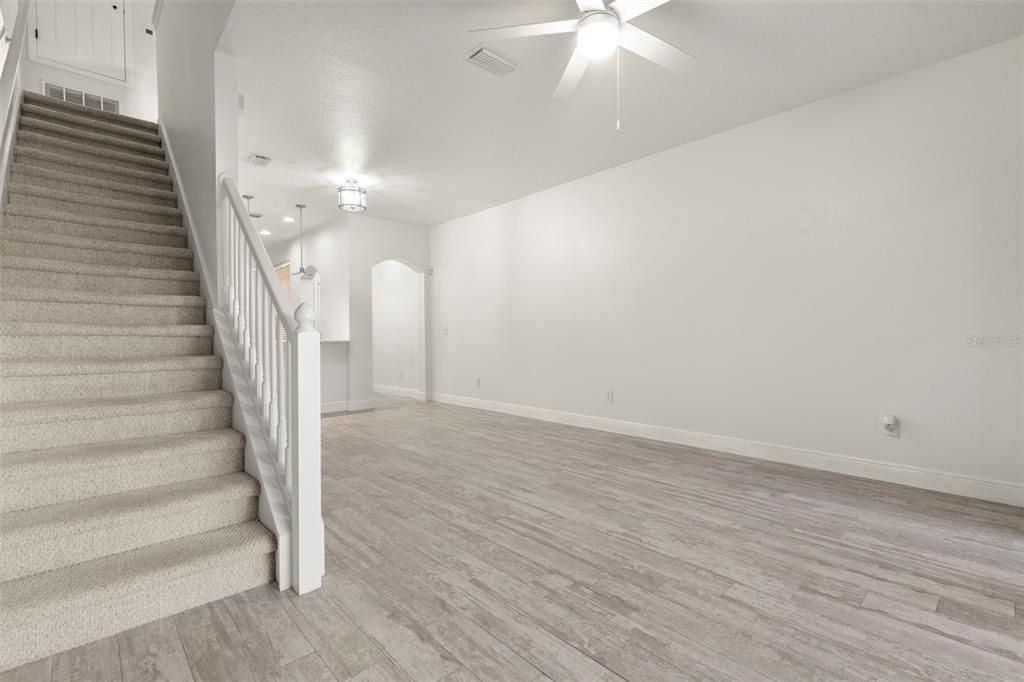 Active With Contract: $2,000 (2 beds, 2 baths, 1240 Square Feet)