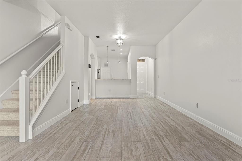 Active With Contract: $2,000 (2 beds, 2 baths, 1240 Square Feet)