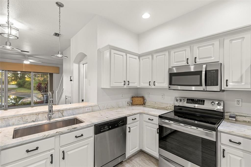 Active With Contract: $2,000 (2 beds, 2 baths, 1240 Square Feet)