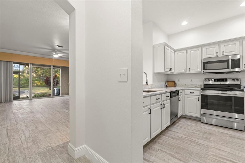 Active With Contract: $2,000 (2 beds, 2 baths, 1240 Square Feet)