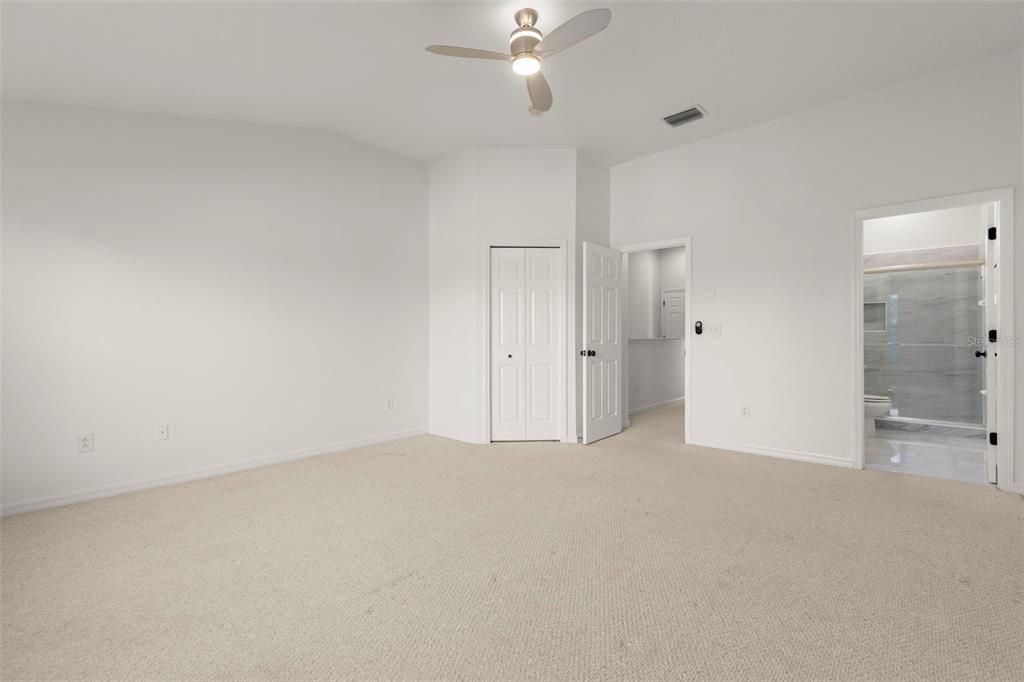 Active With Contract: $2,000 (2 beds, 2 baths, 1240 Square Feet)