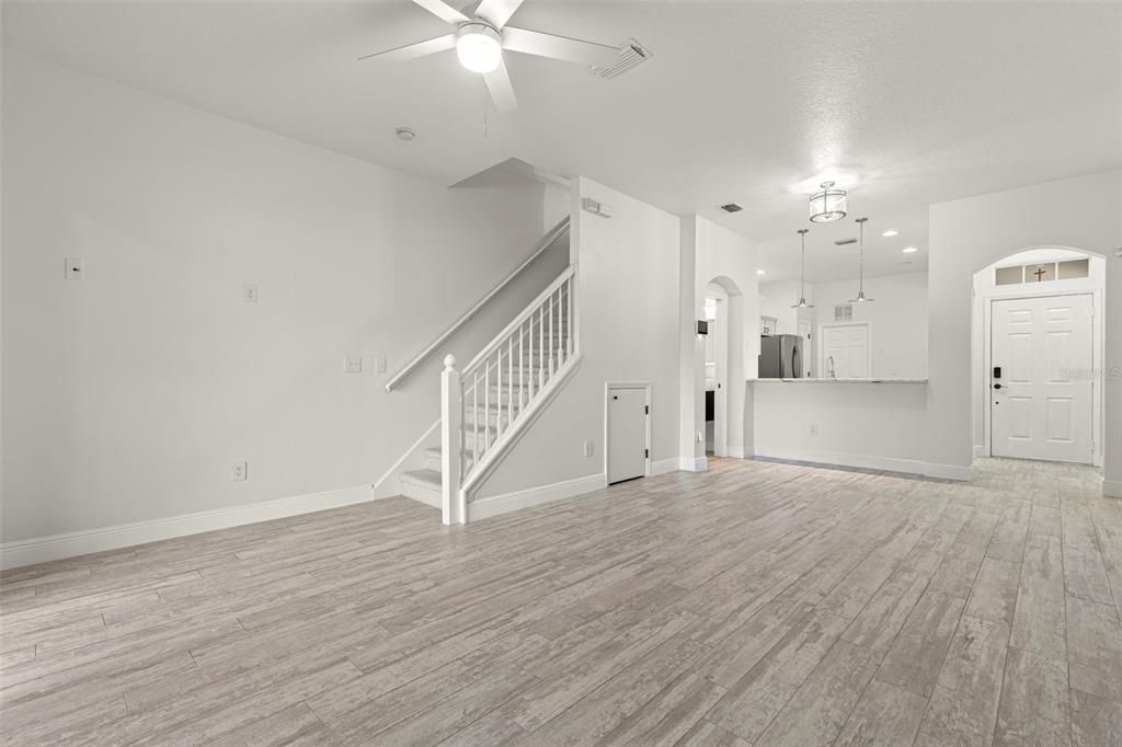 Active With Contract: $2,000 (2 beds, 2 baths, 1240 Square Feet)
