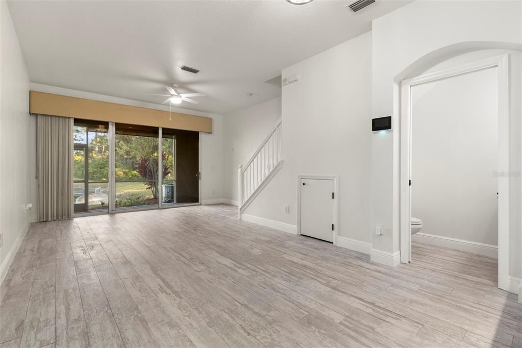 Active With Contract: $2,000 (2 beds, 2 baths, 1240 Square Feet)