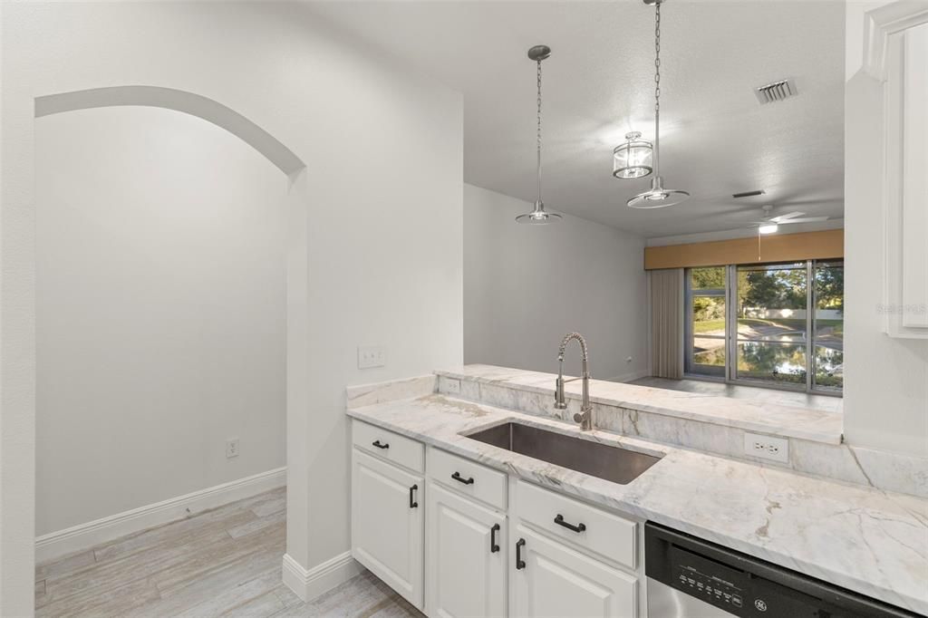 Active With Contract: $2,000 (2 beds, 2 baths, 1240 Square Feet)