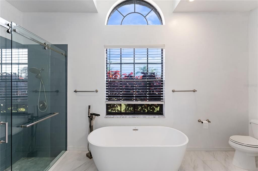 Под контрактом: $599,990 (4 спален, 2 ванн, 2094 Квадратных фут)