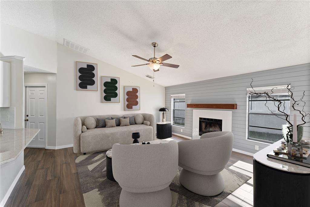 Под контрактом: $599,990 (4 спален, 2 ванн, 2094 Квадратных фут)