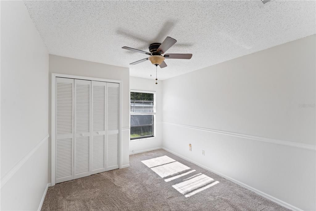 Под контрактом: $599,990 (4 спален, 2 ванн, 2094 Квадратных фут)