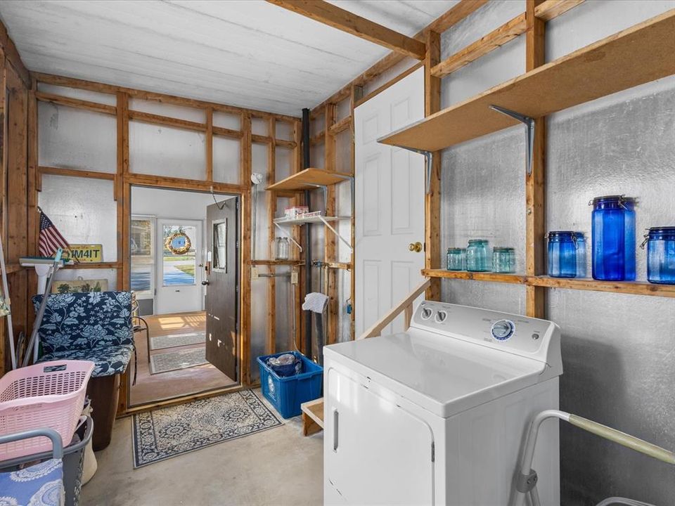 合同活跃: $128,000 (2 贝兹, 2 浴室, 805 平方英尺)