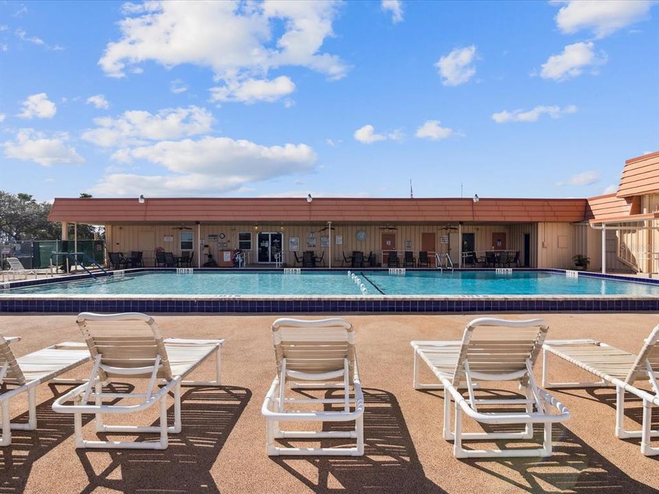 合同活跃: $128,000 (2 贝兹, 2 浴室, 805 平方英尺)