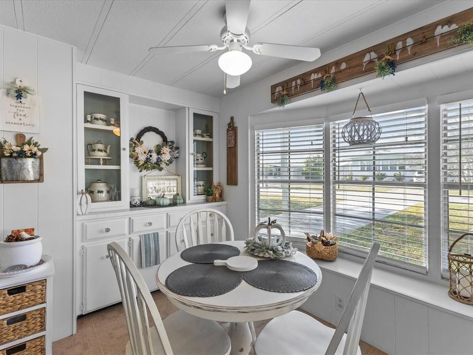 合同活跃: $128,000 (2 贝兹, 2 浴室, 805 平方英尺)