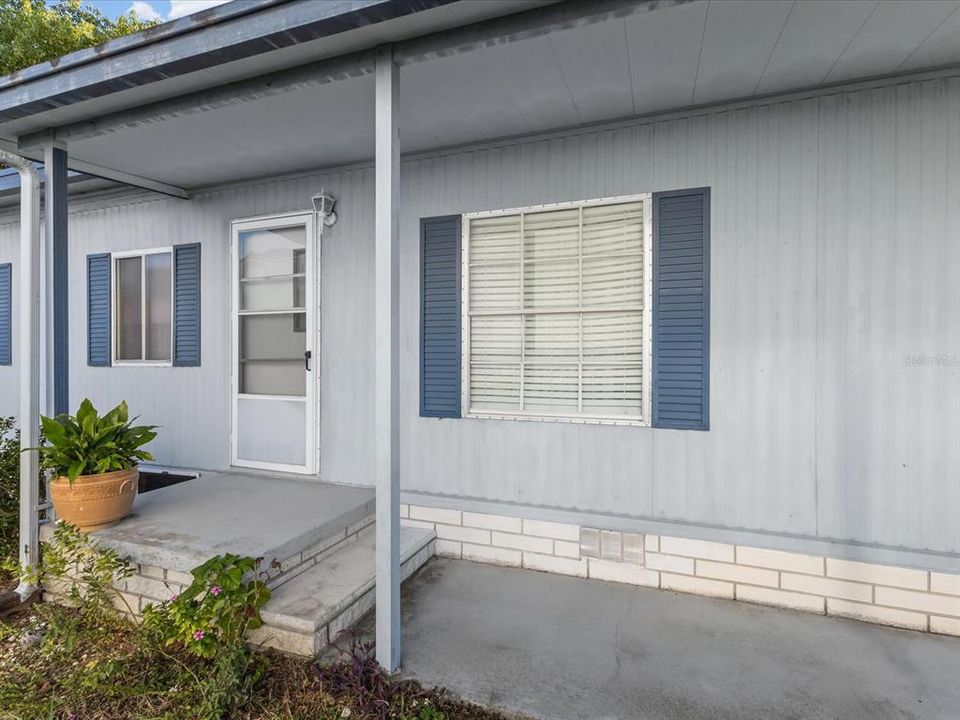 合同活跃: $128,000 (2 贝兹, 2 浴室, 805 平方英尺)