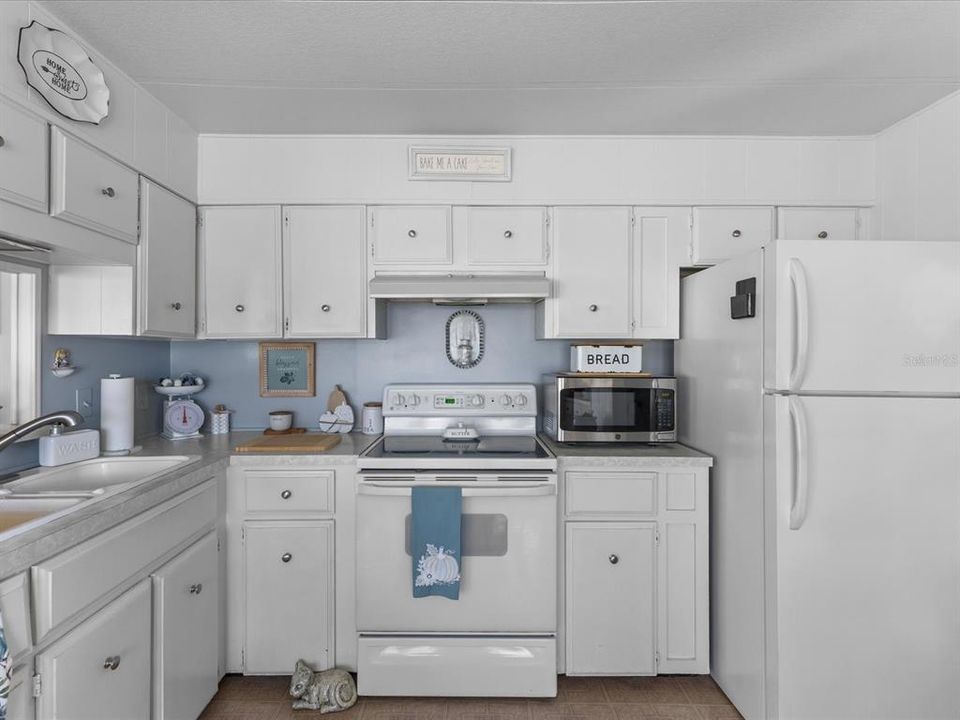 合同活跃: $128,000 (2 贝兹, 2 浴室, 805 平方英尺)