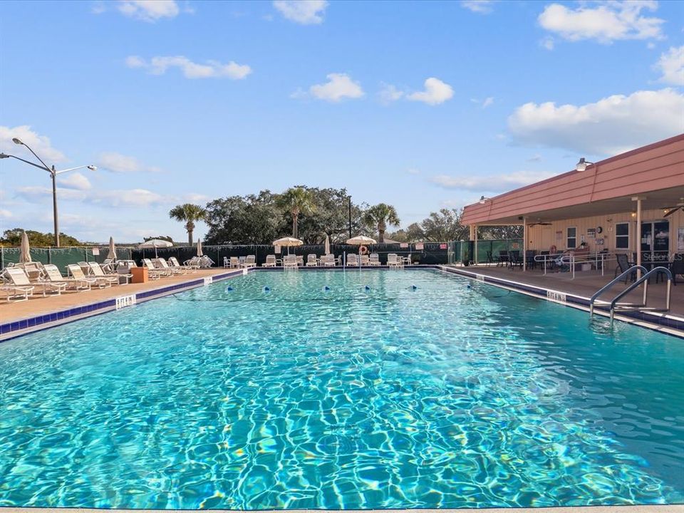 合同活跃: $128,000 (2 贝兹, 2 浴室, 805 平方英尺)