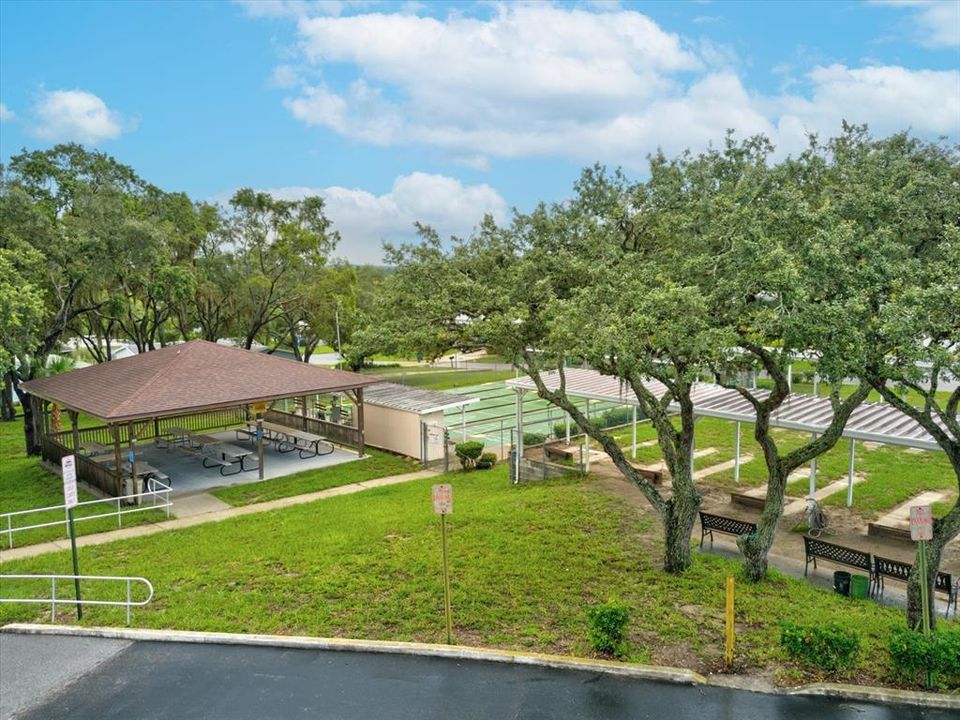 合同活跃: $128,000 (2 贝兹, 2 浴室, 805 平方英尺)