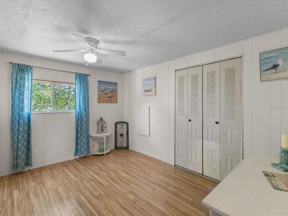 合同活跃: $128,000 (2 贝兹, 2 浴室, 805 平方英尺)