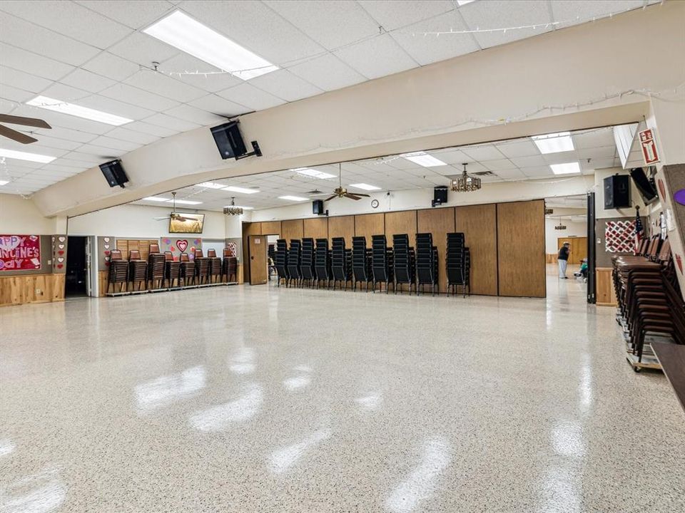 合同活跃: $128,000 (2 贝兹, 2 浴室, 805 平方英尺)