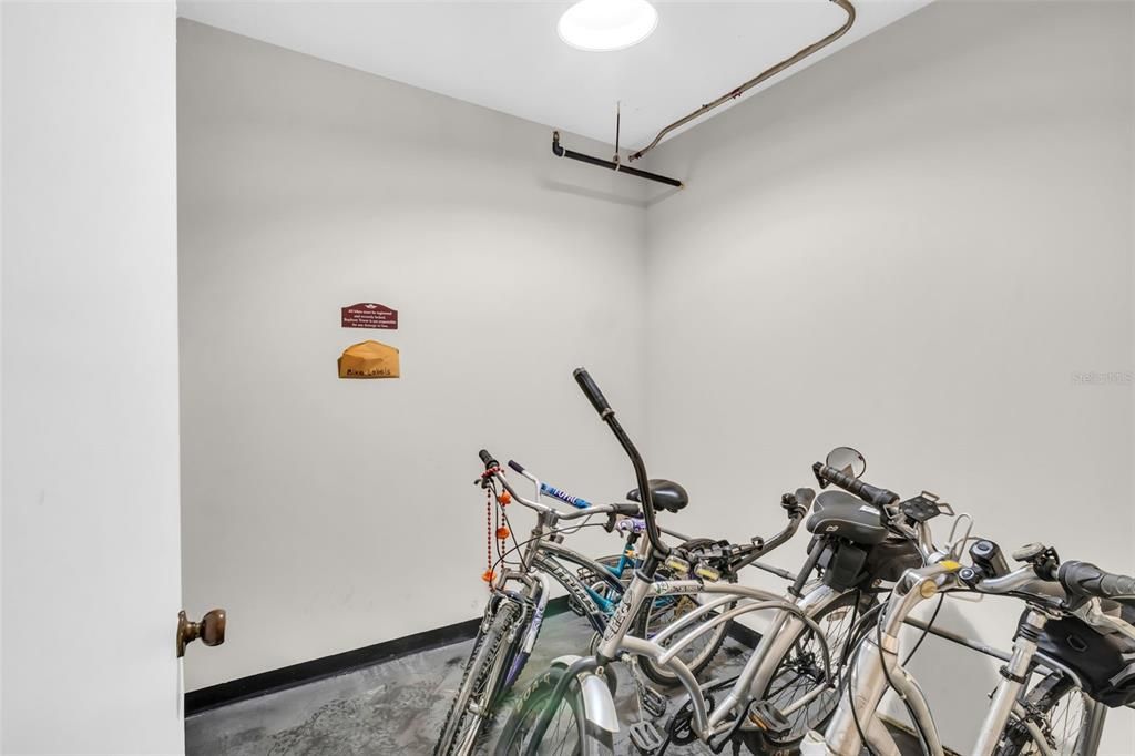 For Sale: $849,900 (3 beds, 2 baths, 1925 Square Feet)