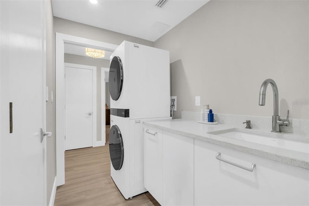 For Sale: $849,900 (3 beds, 2 baths, 1925 Square Feet)