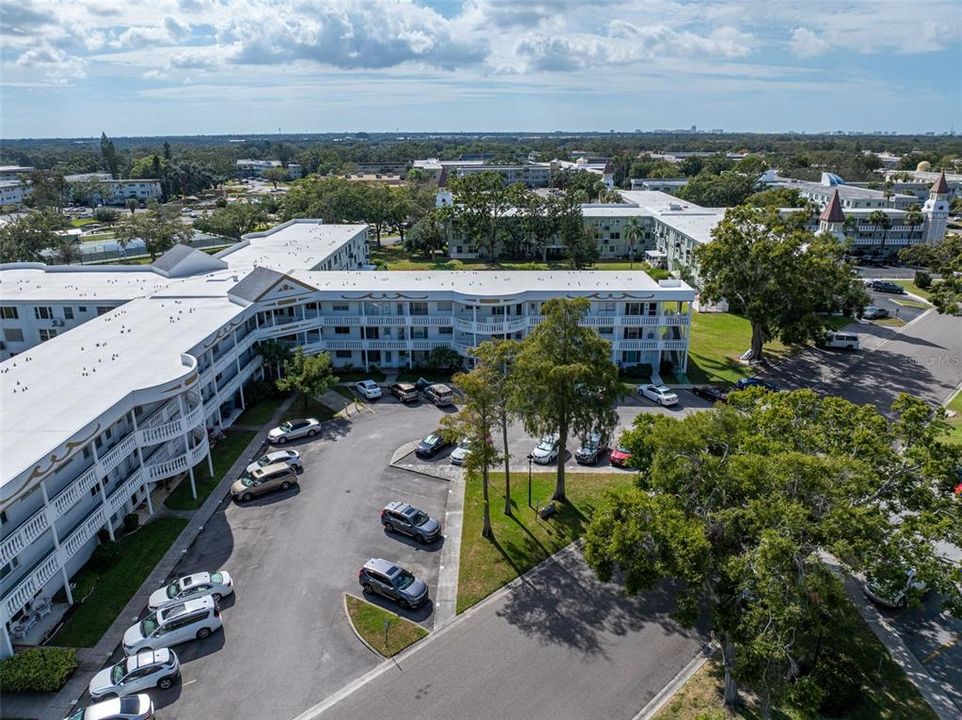 На продажу: $131,900 (2 спален, 2 ванн, 1100 Квадратных фут)