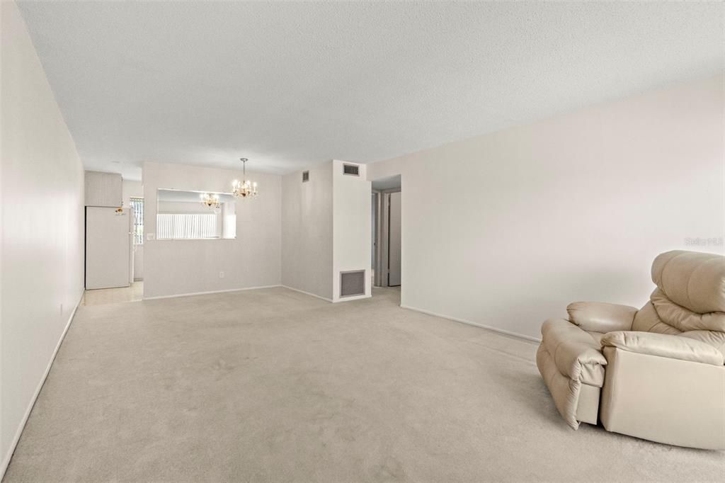 На продажу: $131,900 (2 спален, 2 ванн, 1100 Квадратных фут)