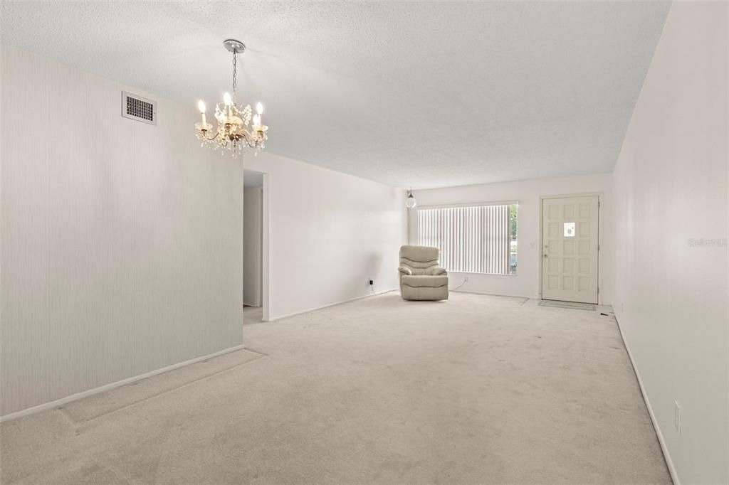 На продажу: $131,900 (2 спален, 2 ванн, 1100 Квадратных фут)