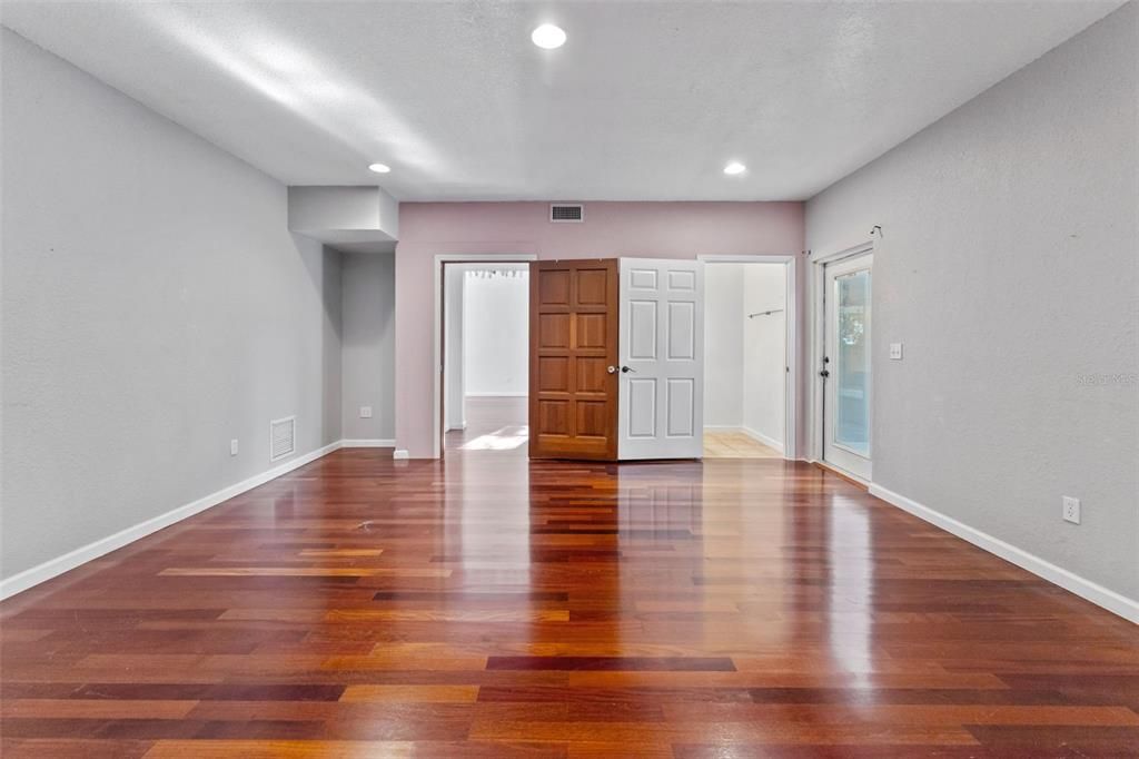 待售: $640,000 (4 贝兹, 2 浴室, 2460 平方英尺)