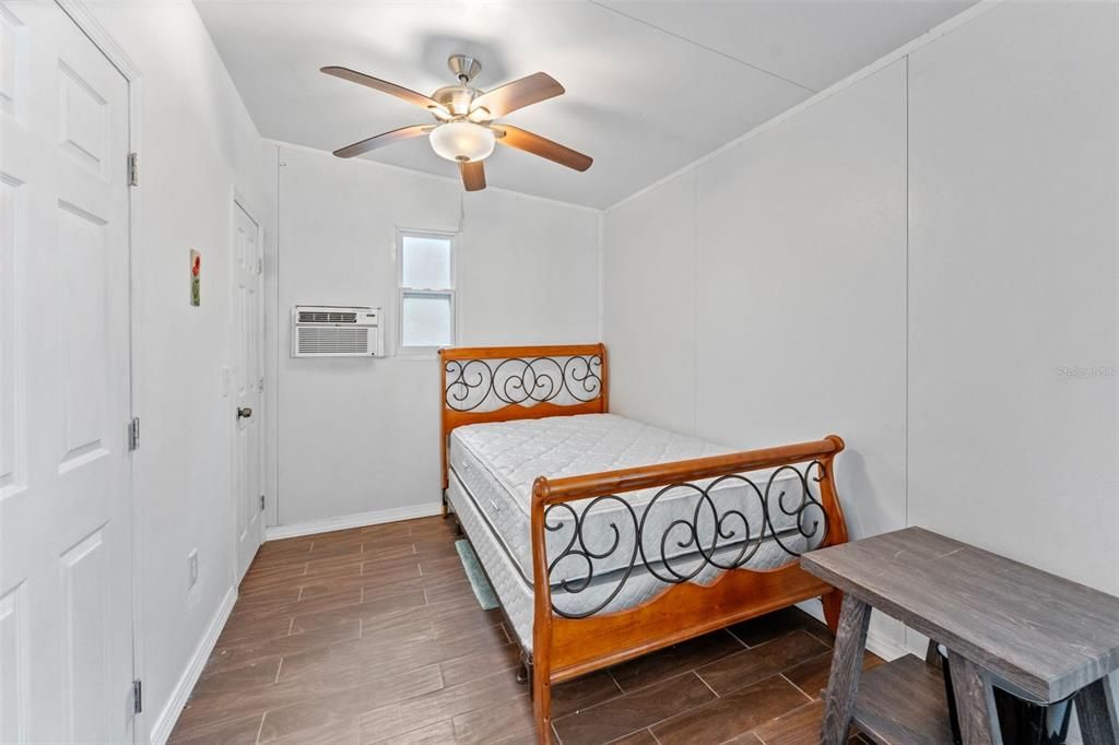 待售: $640,000 (4 贝兹, 2 浴室, 2460 平方英尺)