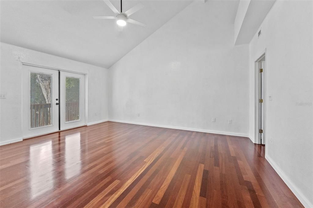 待售: $640,000 (4 贝兹, 2 浴室, 2460 平方英尺)