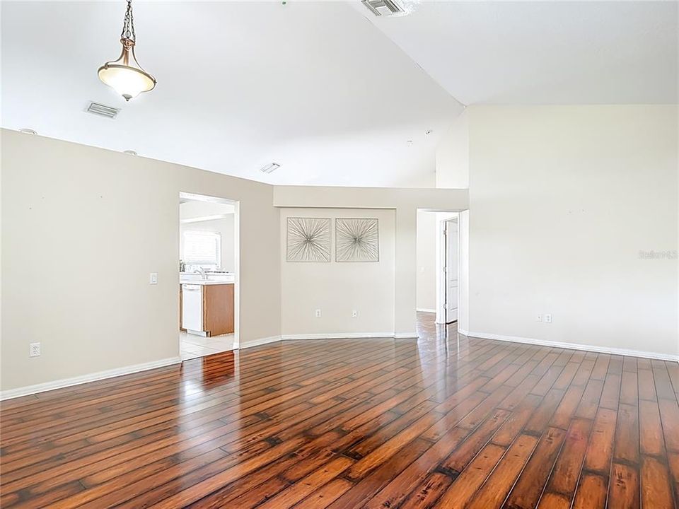 待售: $345,000 (3 贝兹, 2 浴室, 1578 平方英尺)