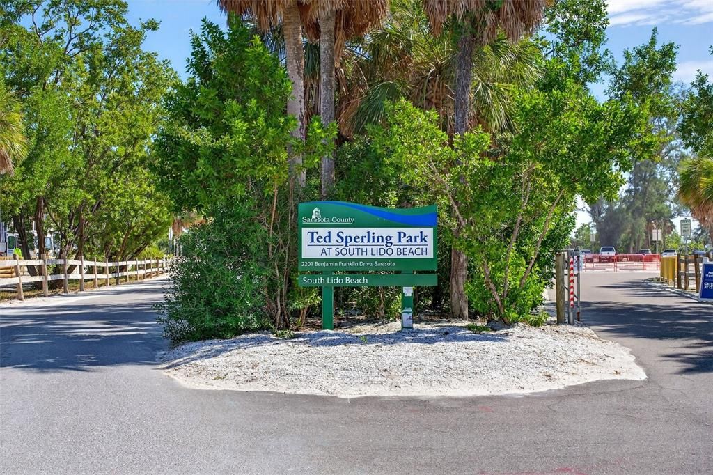 For Sale: $515,000 (1 beds, 1 baths, 778 Square Feet)