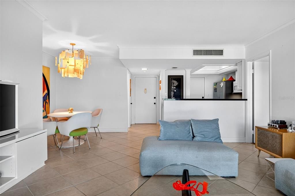 For Sale: $515,000 (1 beds, 1 baths, 778 Square Feet)