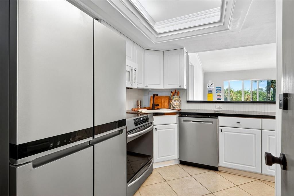 For Sale: $515,000 (1 beds, 1 baths, 778 Square Feet)