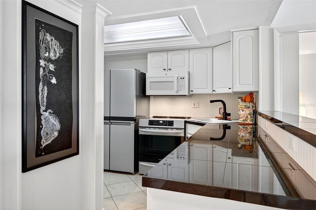 For Sale: $515,000 (1 beds, 1 baths, 778 Square Feet)