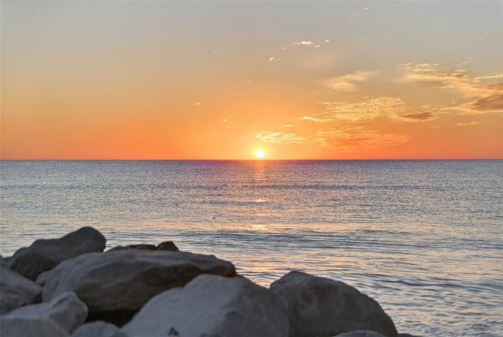 For Sale: $515,000 (1 beds, 1 baths, 778 Square Feet)