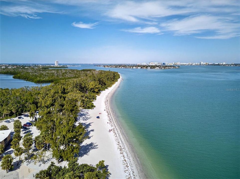 For Sale: $515,000 (1 beds, 1 baths, 778 Square Feet)