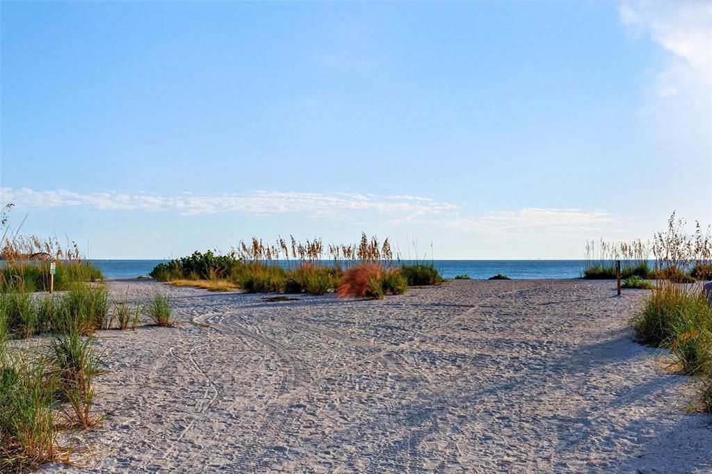 For Sale: $515,000 (1 beds, 1 baths, 778 Square Feet)