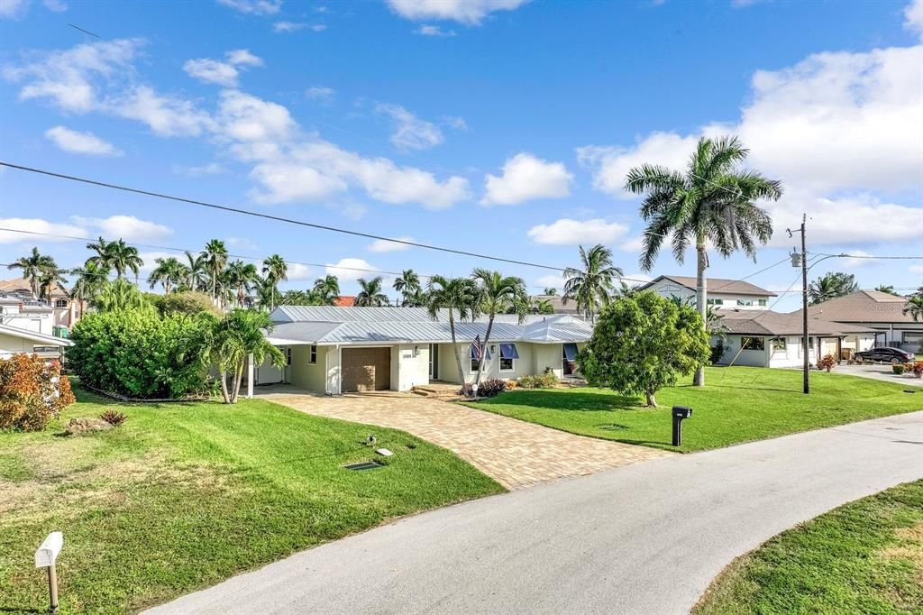 For Sale: $795,000 (3 beds, 2 baths, 2222 Square Feet)