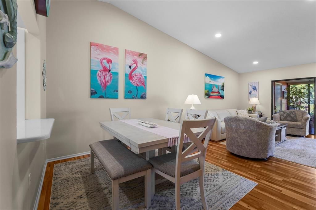 Под контрактом: $250,000 (2 спален, 2 ванн, 1068 Квадратных фут)