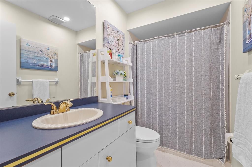 Под контрактом: $250,000 (2 спален, 2 ванн, 1068 Квадратных фут)