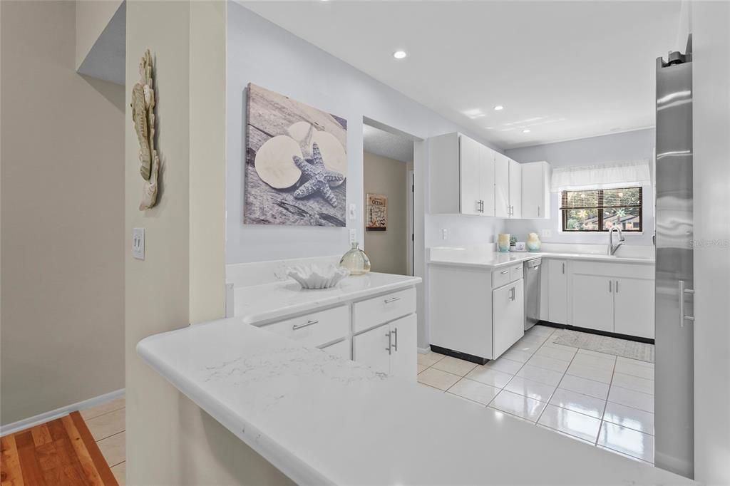 Под контрактом: $250,000 (2 спален, 2 ванн, 1068 Квадратных фут)