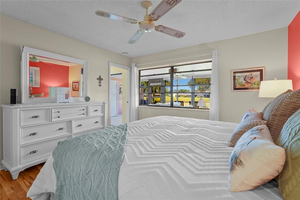 Под контрактом: $250,000 (2 спален, 2 ванн, 1068 Квадратных фут)