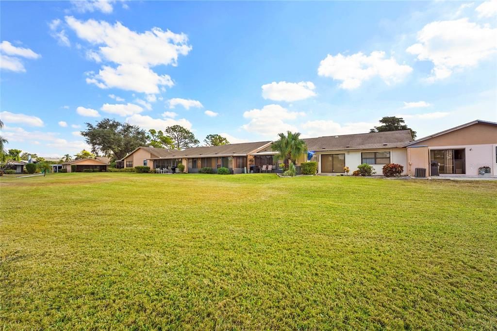 Под контрактом: $250,000 (2 спален, 2 ванн, 1068 Квадратных фут)