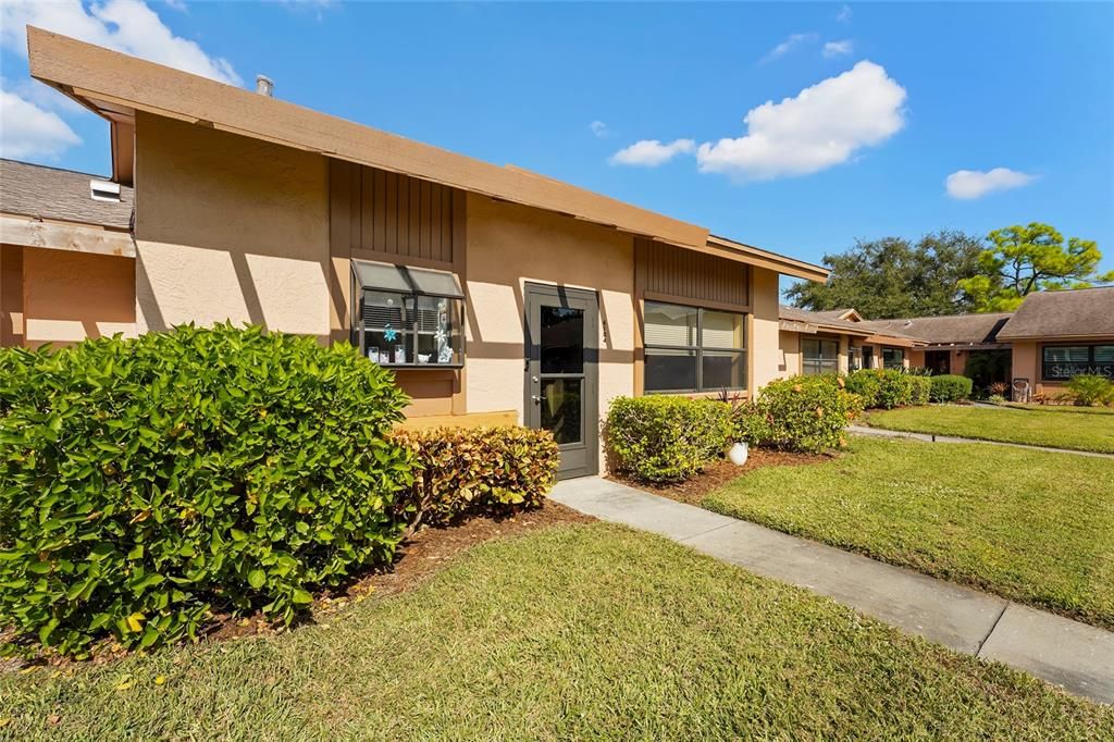 Под контрактом: $250,000 (2 спален, 2 ванн, 1068 Квадратных фут)