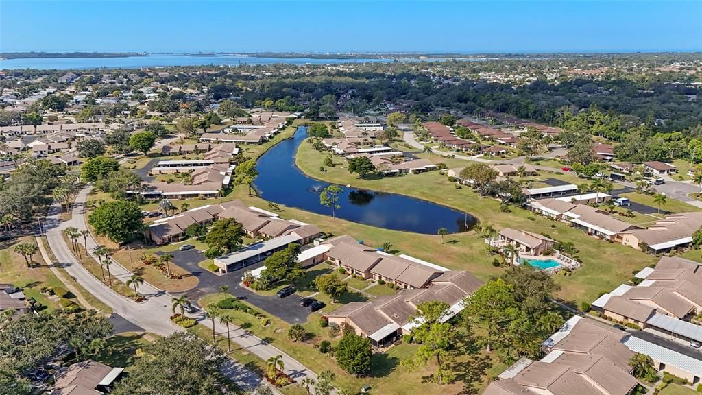 Под контрактом: $250,000 (2 спален, 2 ванн, 1068 Квадратных фут)