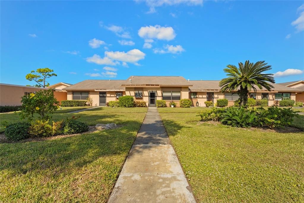 Под контрактом: $250,000 (2 спален, 2 ванн, 1068 Квадратных фут)