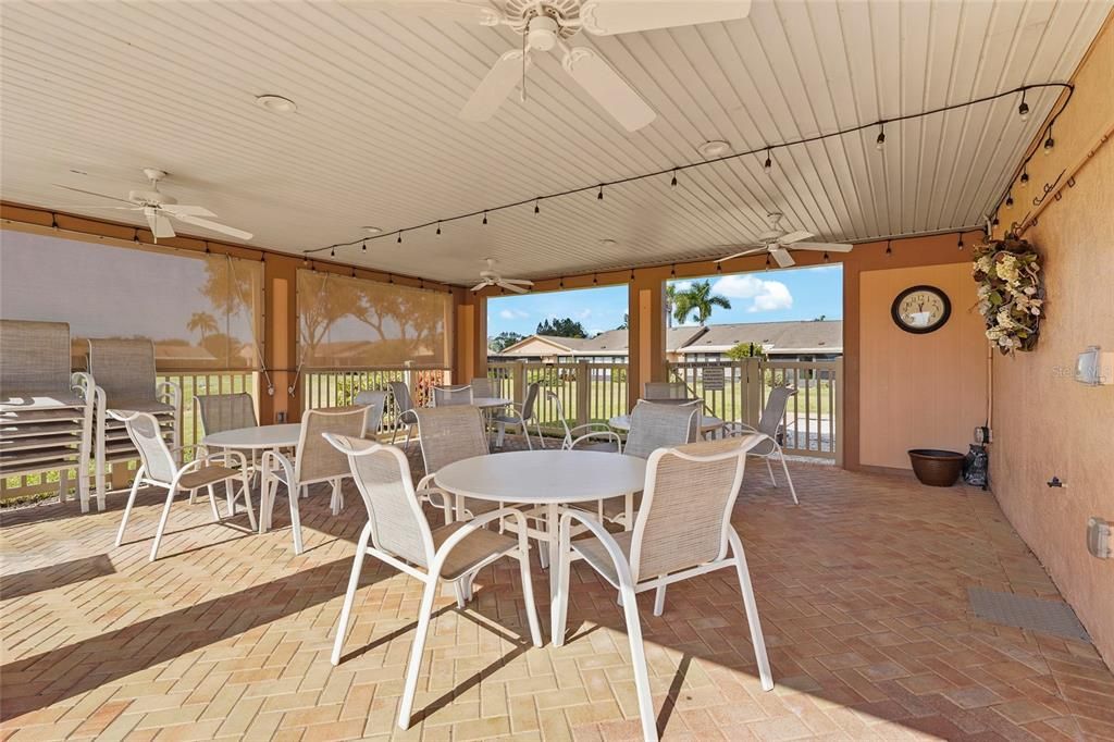 Под контрактом: $250,000 (2 спален, 2 ванн, 1068 Квадратных фут)