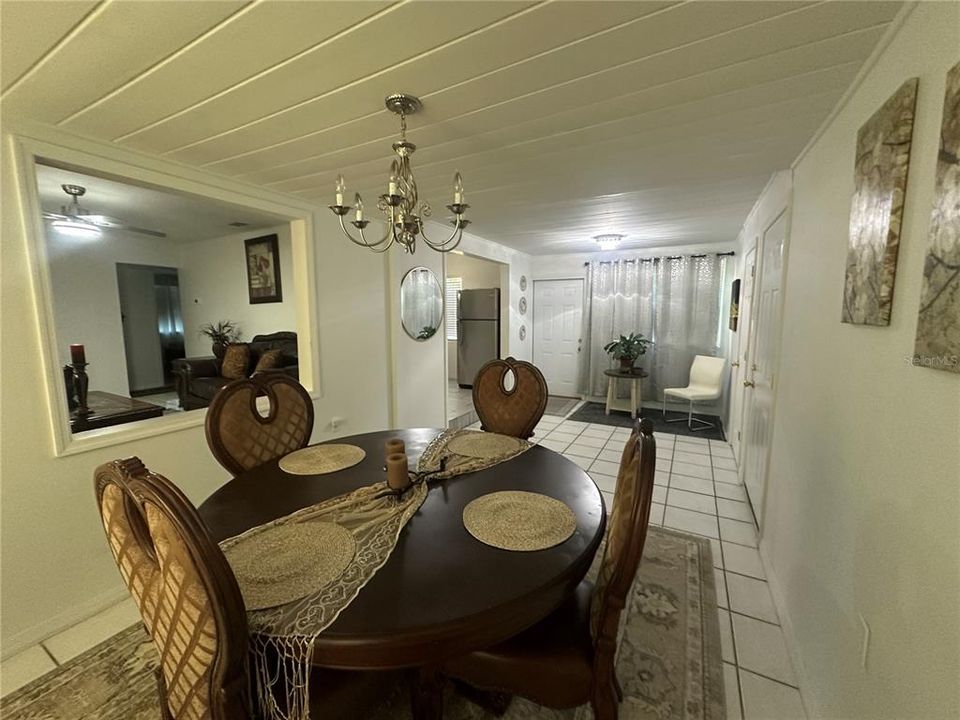 Под контрактом: $289,000 (2 спален, 1 ванн, 936 Квадратных фут)