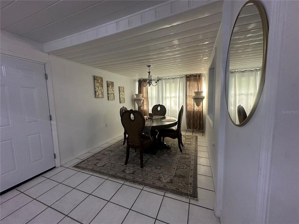 Под контрактом: $289,000 (2 спален, 1 ванн, 936 Квадратных фут)