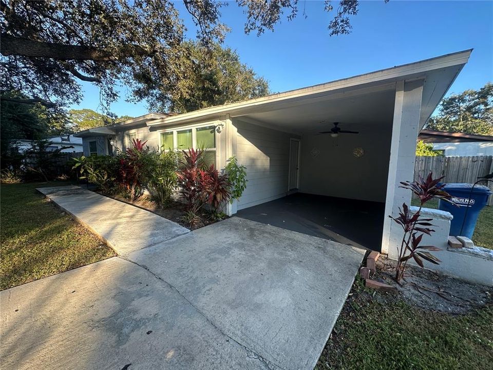 Под контрактом: $289,000 (2 спален, 1 ванн, 936 Квадратных фут)